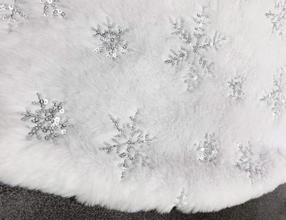 ❄️ Snowflake Faux Fur Christmas Tree Skirt – Elegant Holiday Tree Decor