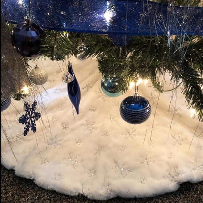 ❄️ Snowflake Faux Fur Christmas Tree Skirt – Elegant Holiday Tree Decor