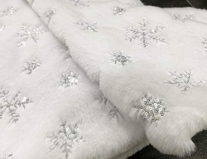 ❄️ Snowflake Faux Fur Christmas Tree Skirt – Elegant Holiday Tree Decor