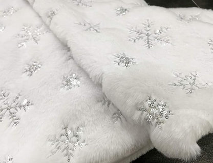 ❄️ Snowflake Faux Fur Christmas Tree Skirt – Elegant Holiday Tree Decor