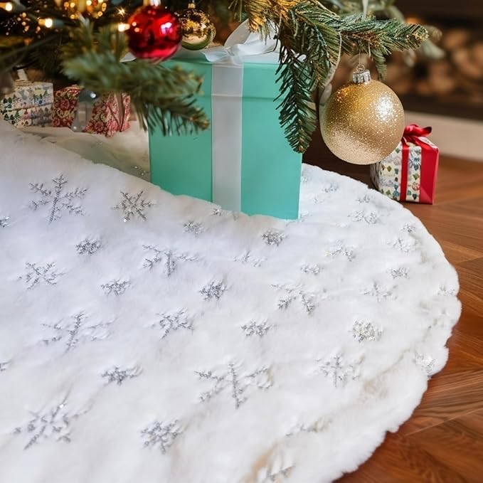 ❄️ Snowflake Faux Fur Christmas Tree Skirt – Elegant Holiday Tree Decor