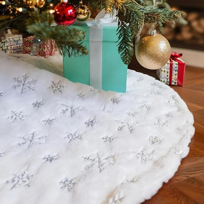 ❄️ Snowflake Faux Fur Christmas Tree Skirt – Elegant Holiday Tree Decor