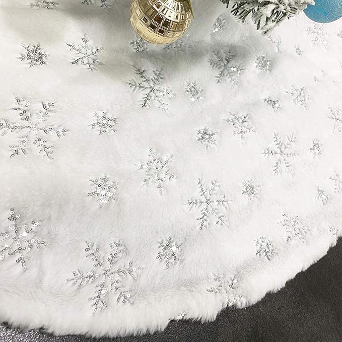 ❄️ Snowflake Faux Fur Christmas Tree Skirt – Elegant Holiday Tree Decor
