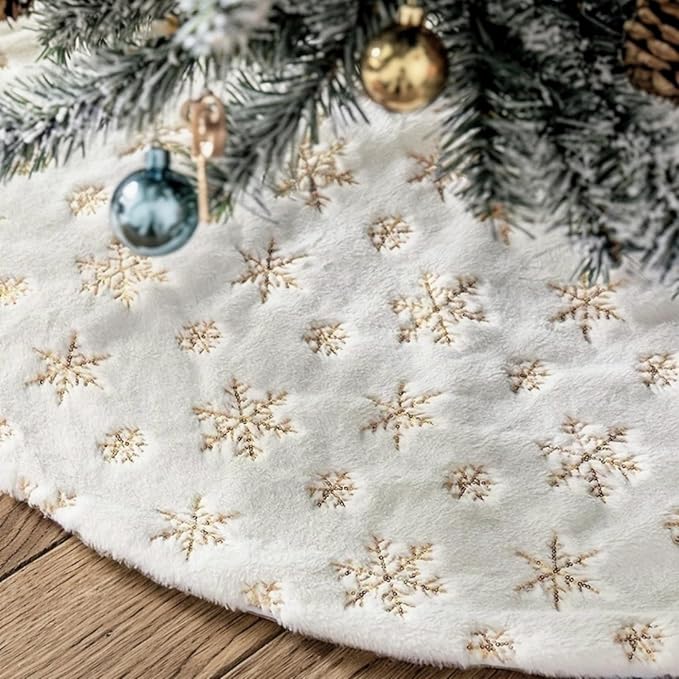 ❄️ Snowflake Faux Fur Christmas Tree Skirt – Elegant Holiday Tree Decor