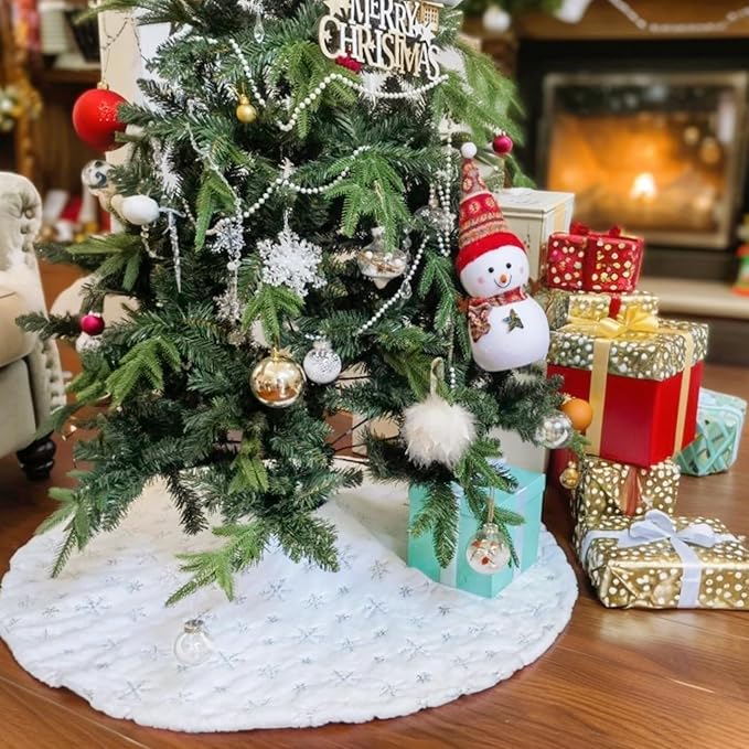 ❄️ Snowflake Faux Fur Christmas Tree Skirt – Elegant Holiday Tree Decor